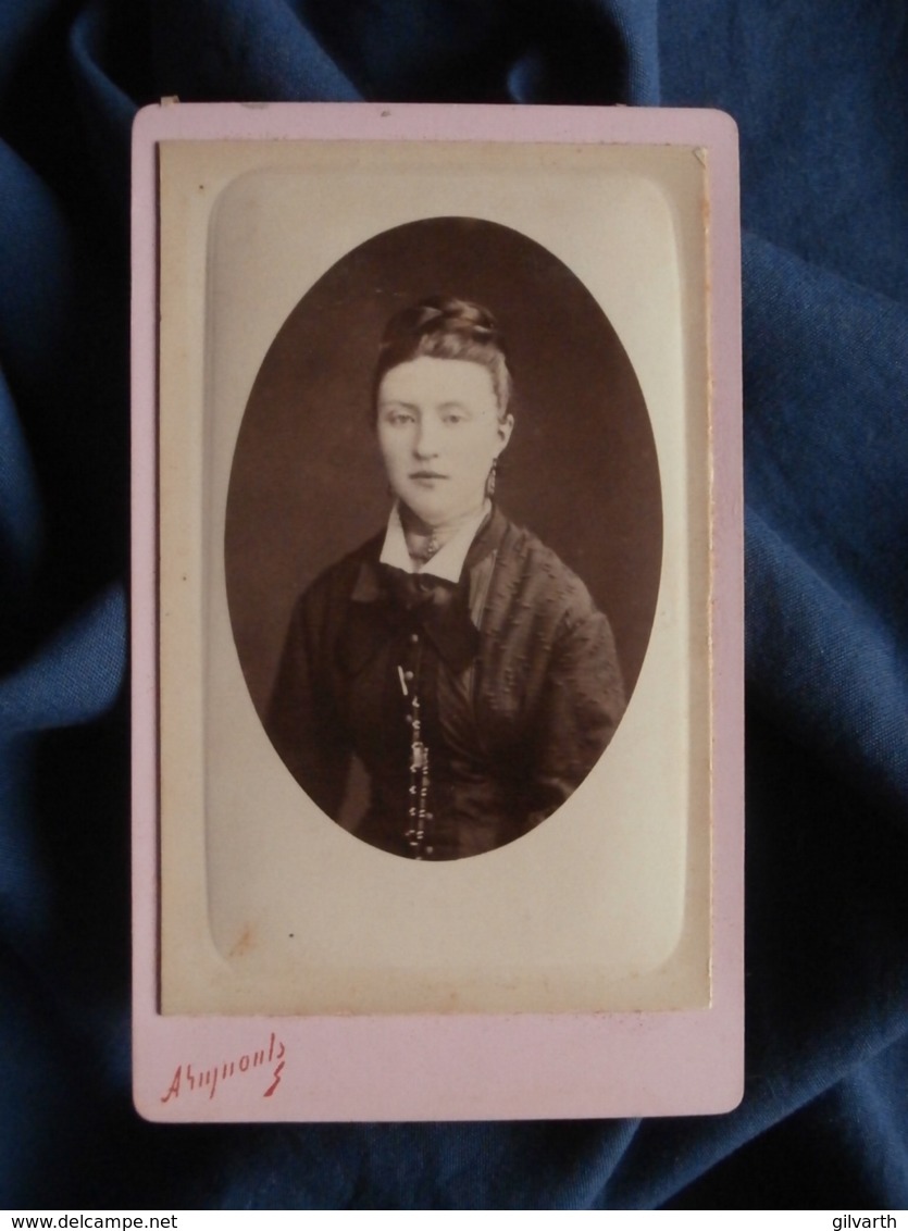 Photo CDV Reynouls à Béziers - Jeune Femme Portrait Embossé  Vers 1875-80 L467 - Anciennes (Av. 1900)