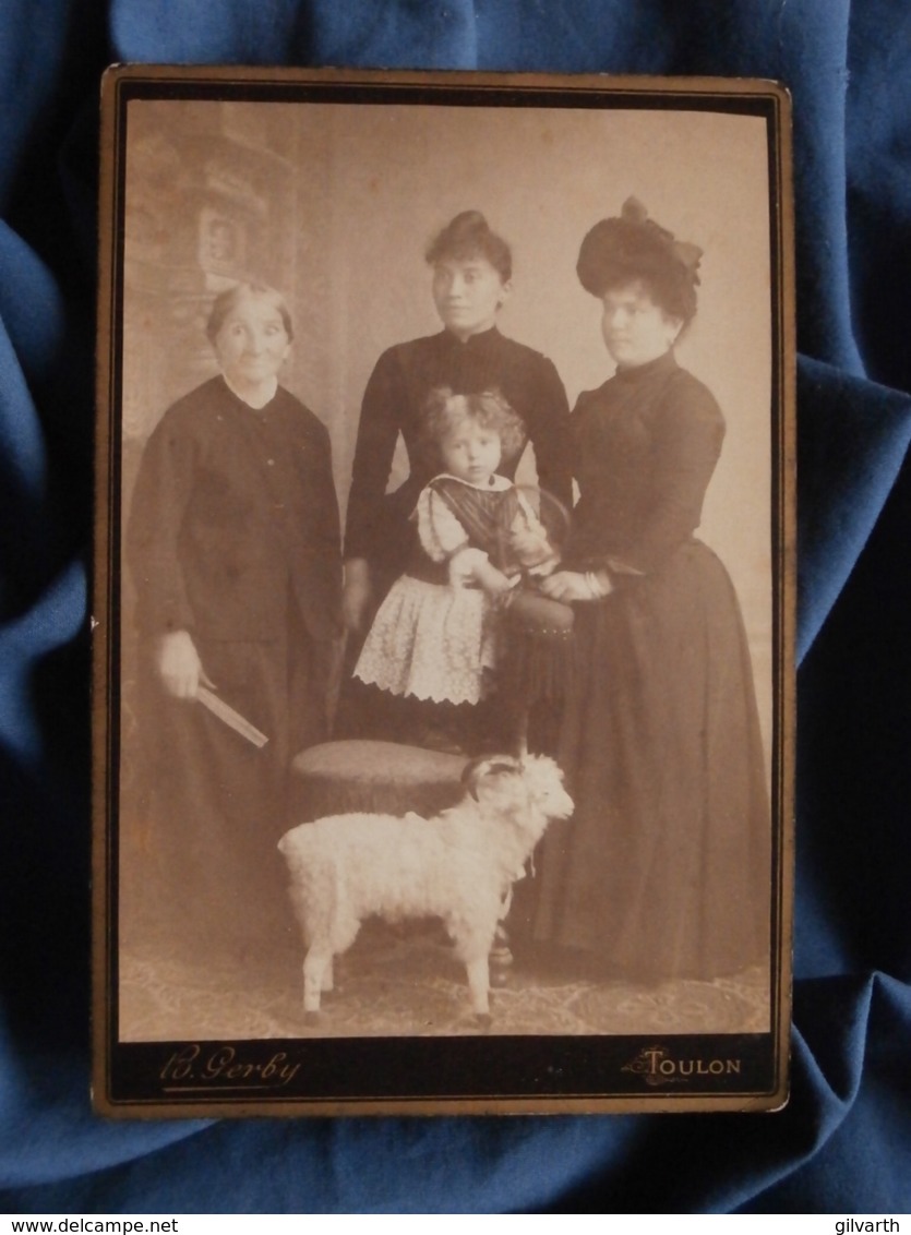 Photo Cabinet B. Gerby à Toulon - Trois Femme Et Un Jeune Enfant, Petit Bélier Jouet Circa 1885-90 L469 - Anciennes (Av. 1900)