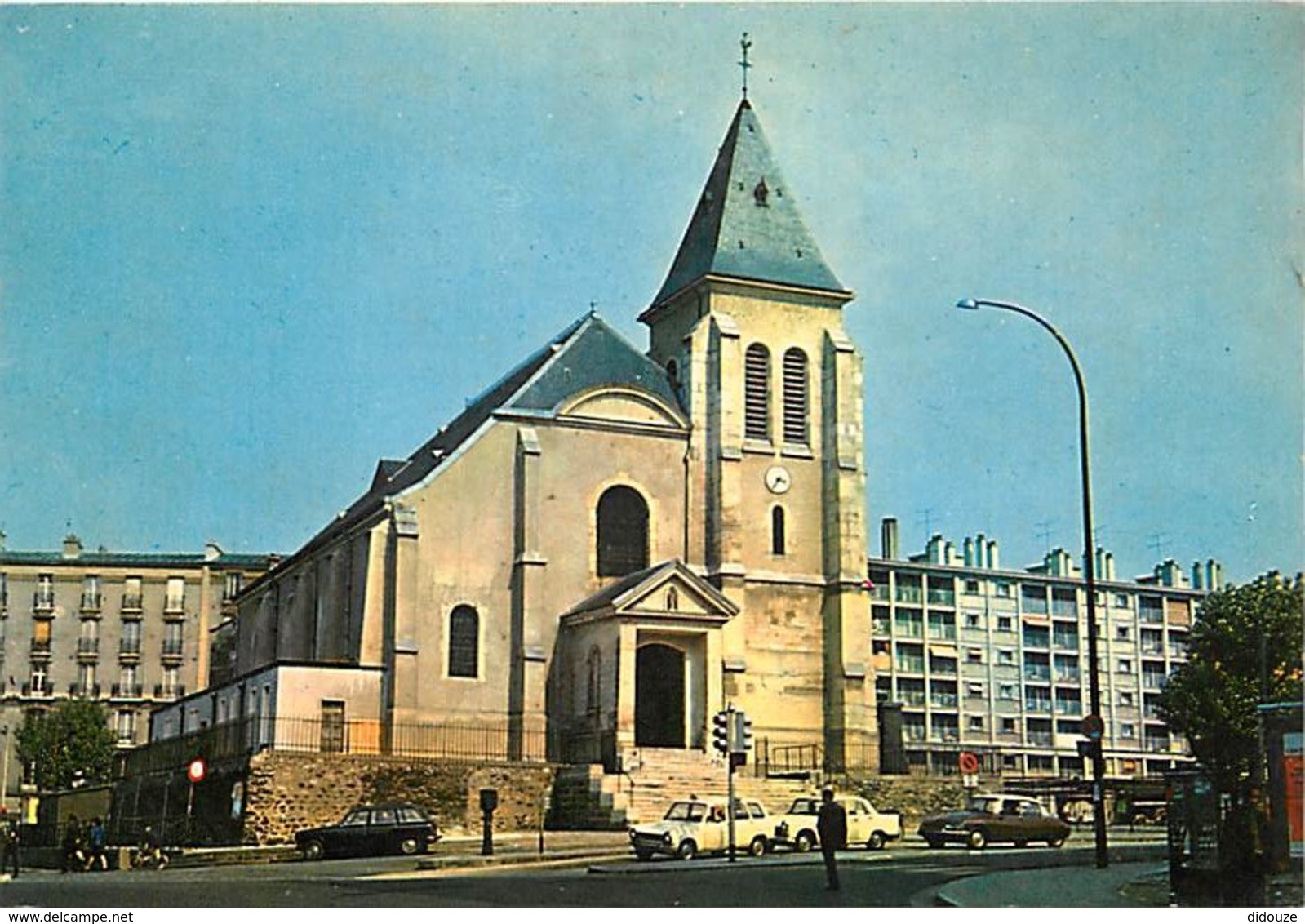 93 - Pantin - L'église - Automobiles - Etat Coups Sur La Droite - Voir Scans Recto-Verso - Pantin