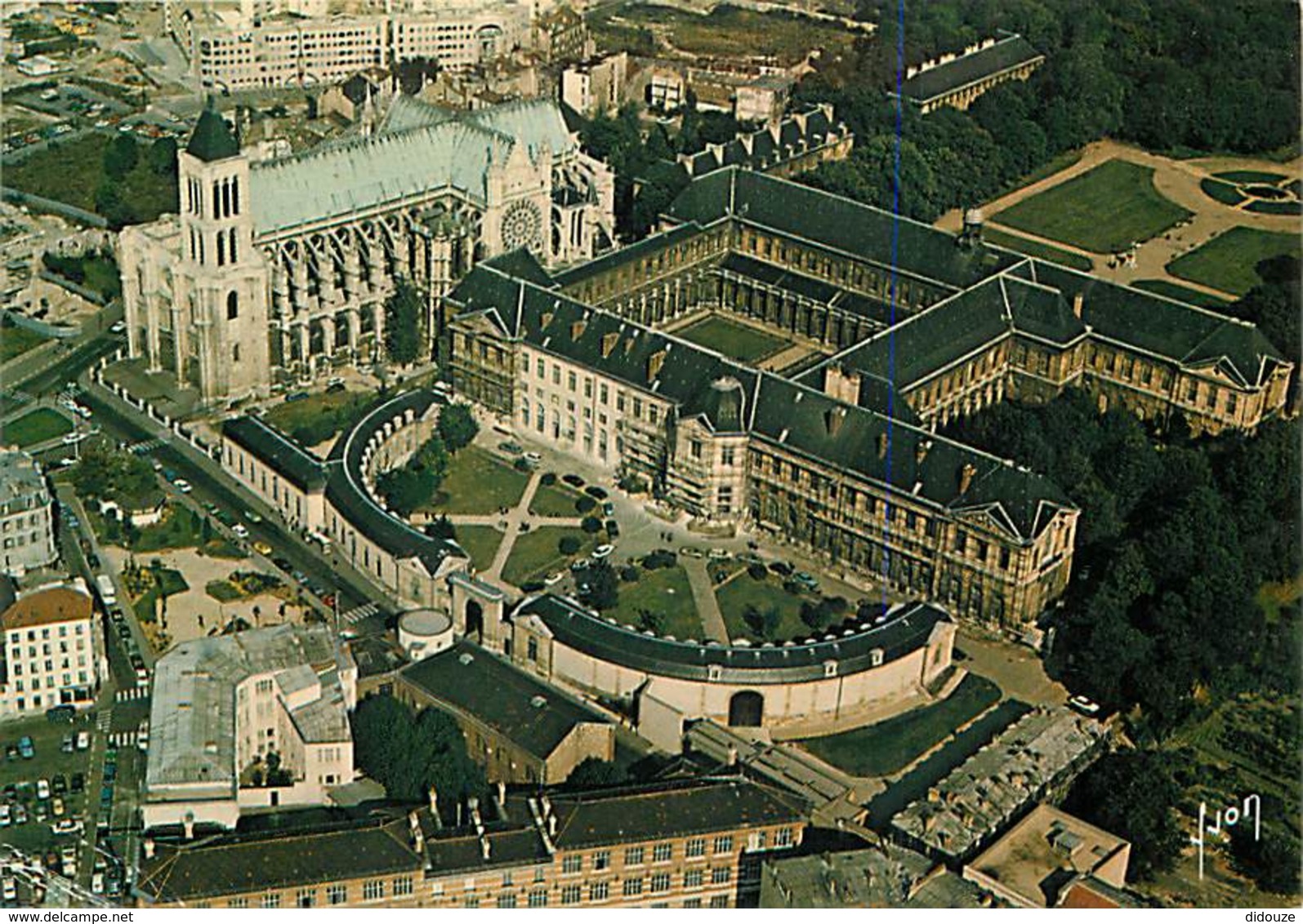 93 - Saint Denis - La Basilique Et La Maison Nationale De La Légion D'Honneur - Vue Aérienne - Carte Neuve - Voir Scans - Saint Denis