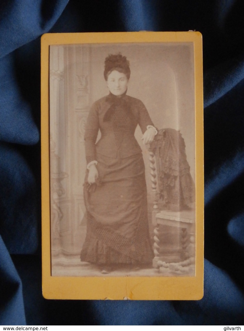 Photo CDV  Roubieu à Béziers  Femme Portant Une Coiffe Noire  CA 1875 - L467 - Anciennes (Av. 1900)