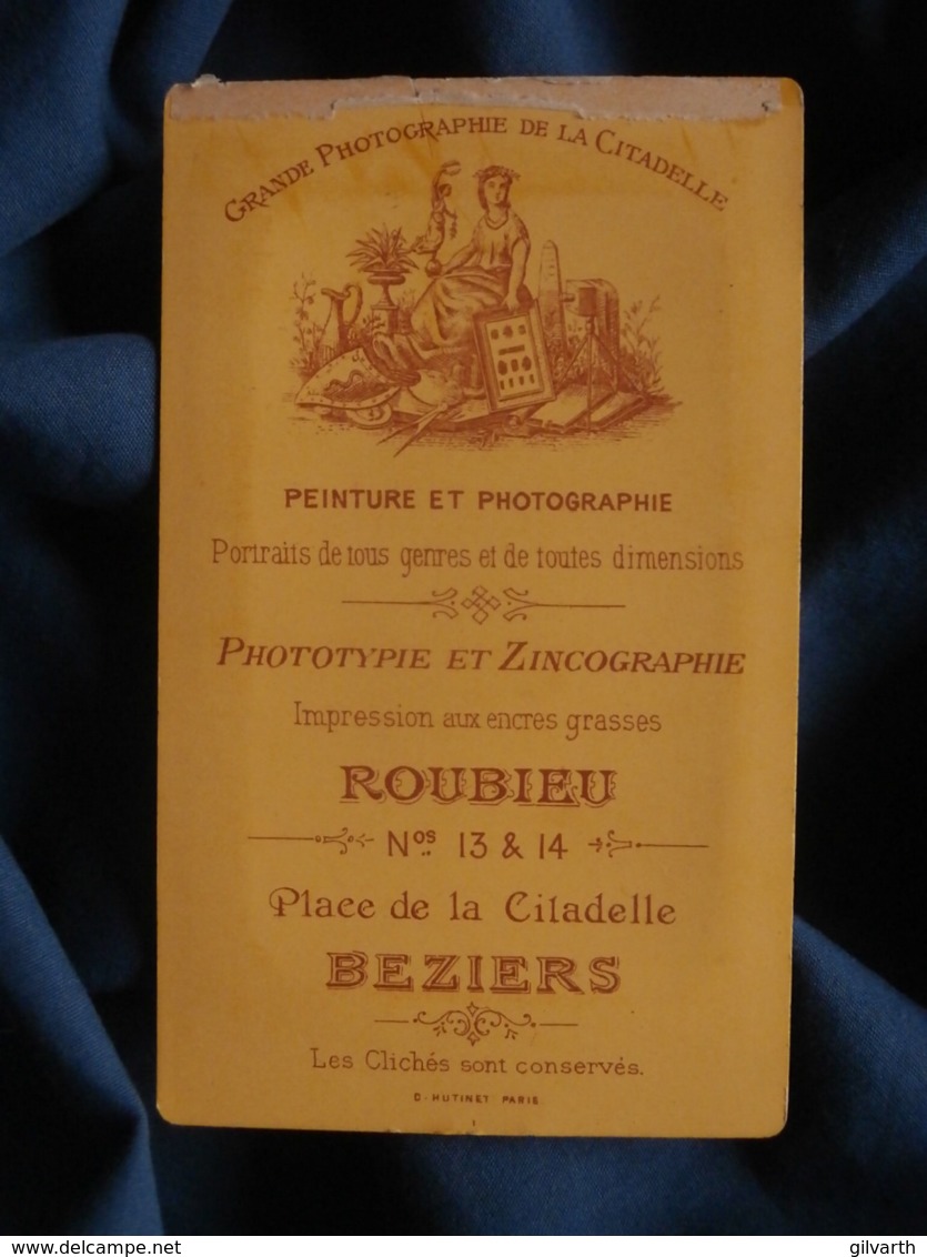 Photo CDV  Roubieu à Béziers  Femme Portant Une Coiffe Noire  CA 1875 - L467 - Anciennes (Av. 1900)