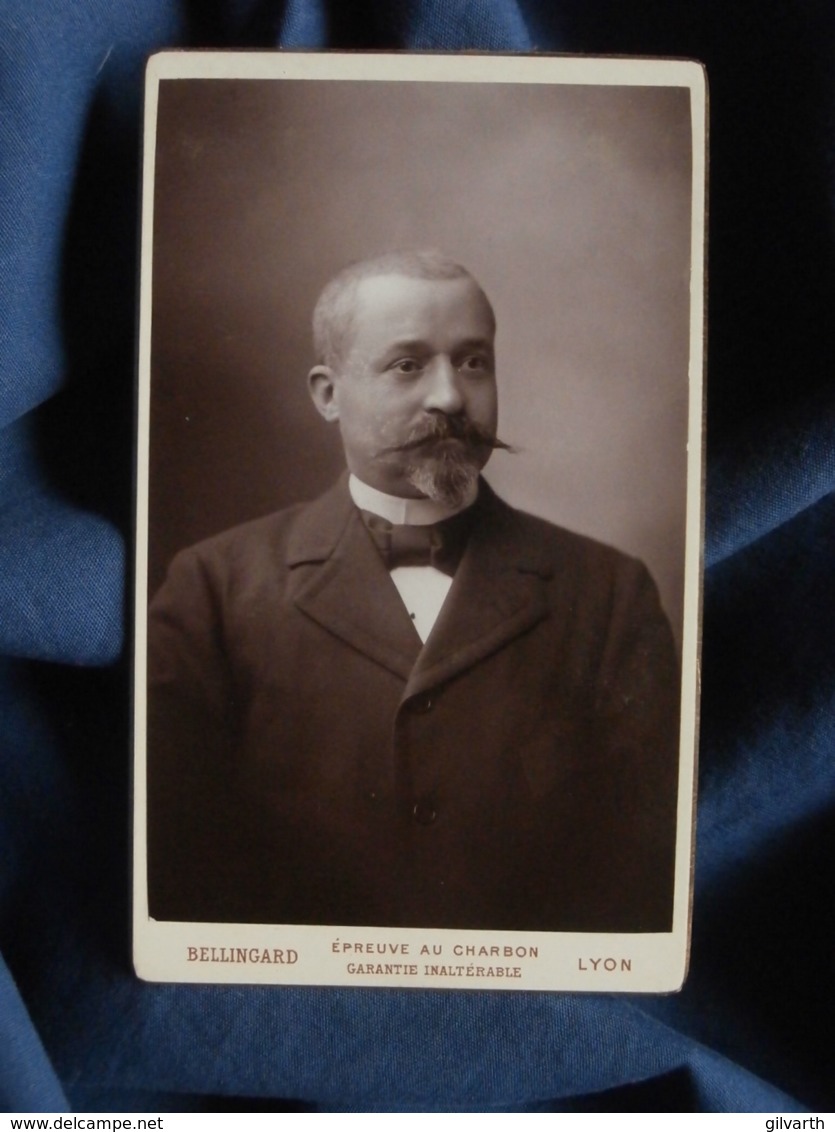 Photo CDV  Bellingard à Lyon  Portrait Homme élégant  Barbichette Et Moustache  CA 1895 - L467 - Old (before 1900)