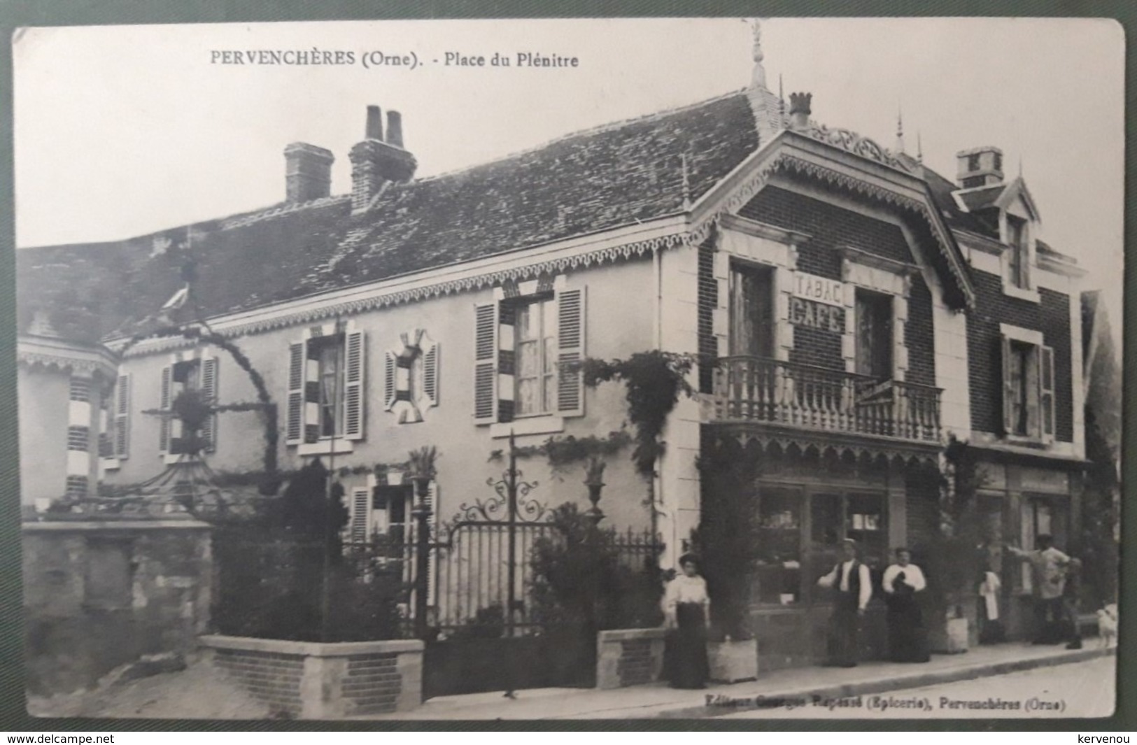 PERVENCHERES (61) Place Du Plénitre   Epicerie Bar Tabac Animée - Pervencheres