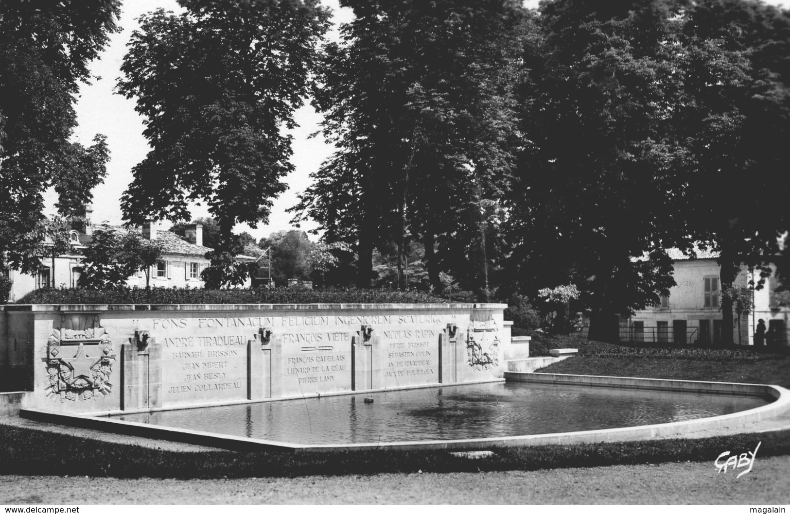 Fontenay Le Comte : Place Viète (cpsm) - Fontenay Le Comte