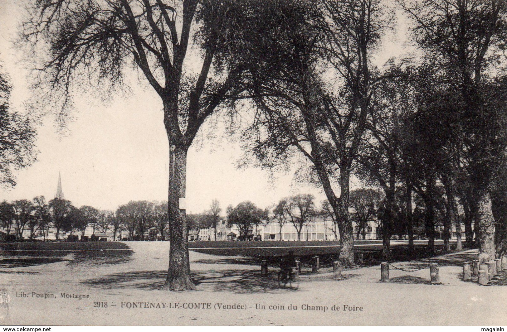 Fontenay Le Comte : Un Coin Du Champ De Foire - Fontenay Le Comte