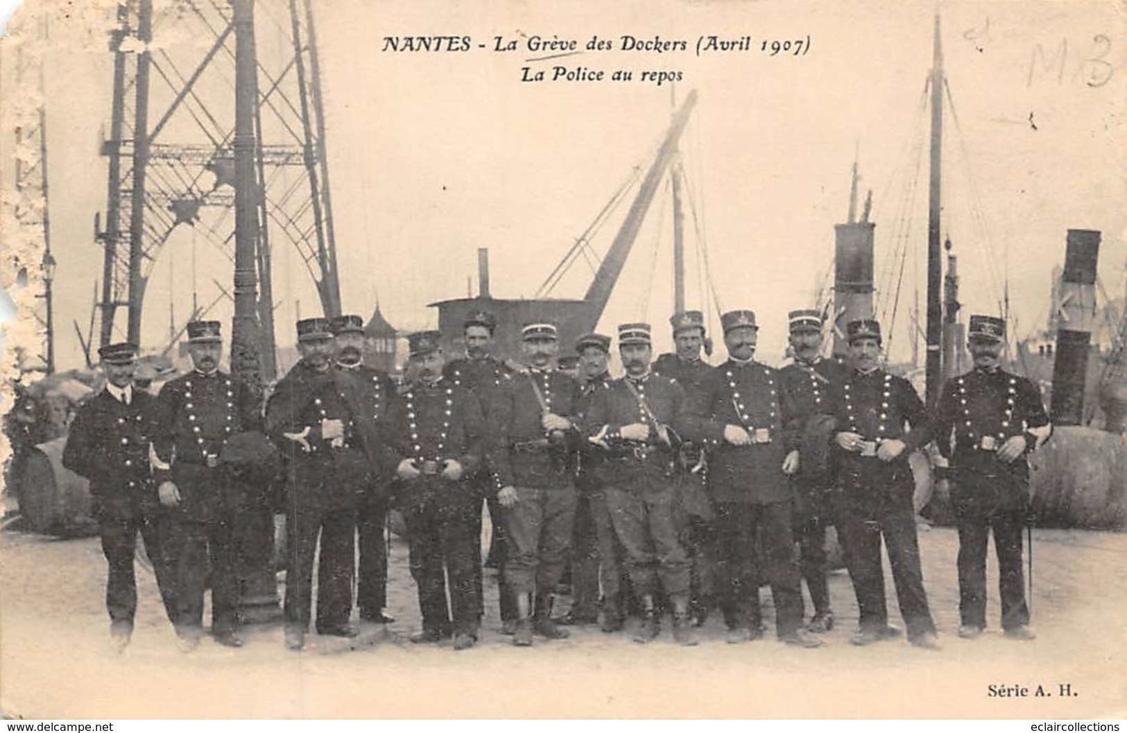 Thème   Justice.      Nantes   44 Grève Des   Dockers  1907  La Police Au Repos          (angle Manquant Voir Scan) - Sonstige & Ohne Zuordnung