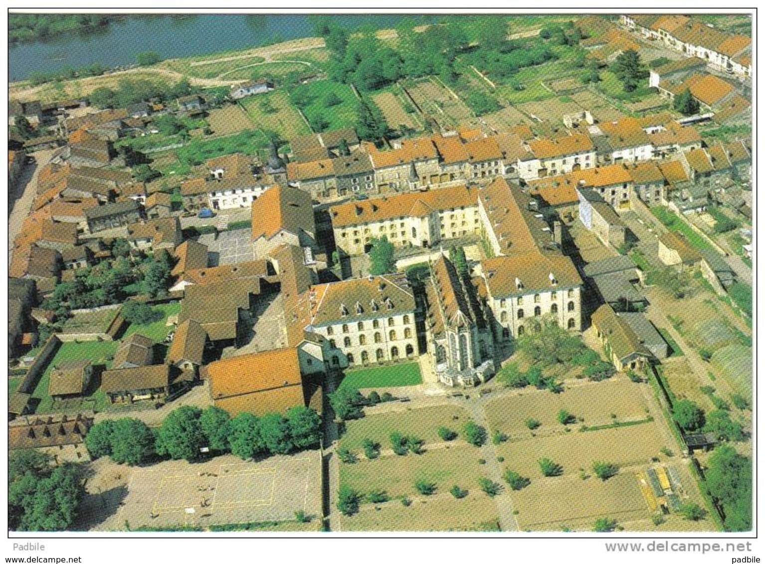 Carte Postale 88. Chatel-sur-Moselle  Vue D'avion Trés Beau Plan - Chatel Sur Moselle