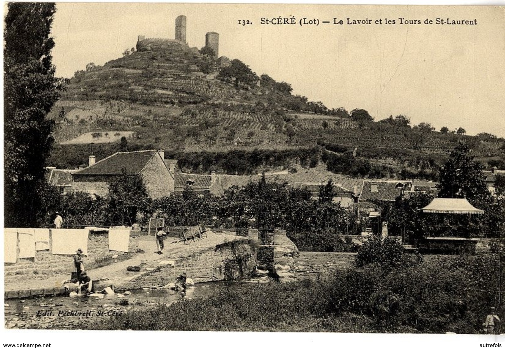 46  SAINT CERE  LE LAVOIR ET LES TOURS DE SAINT LAURENT - Saint-Céré