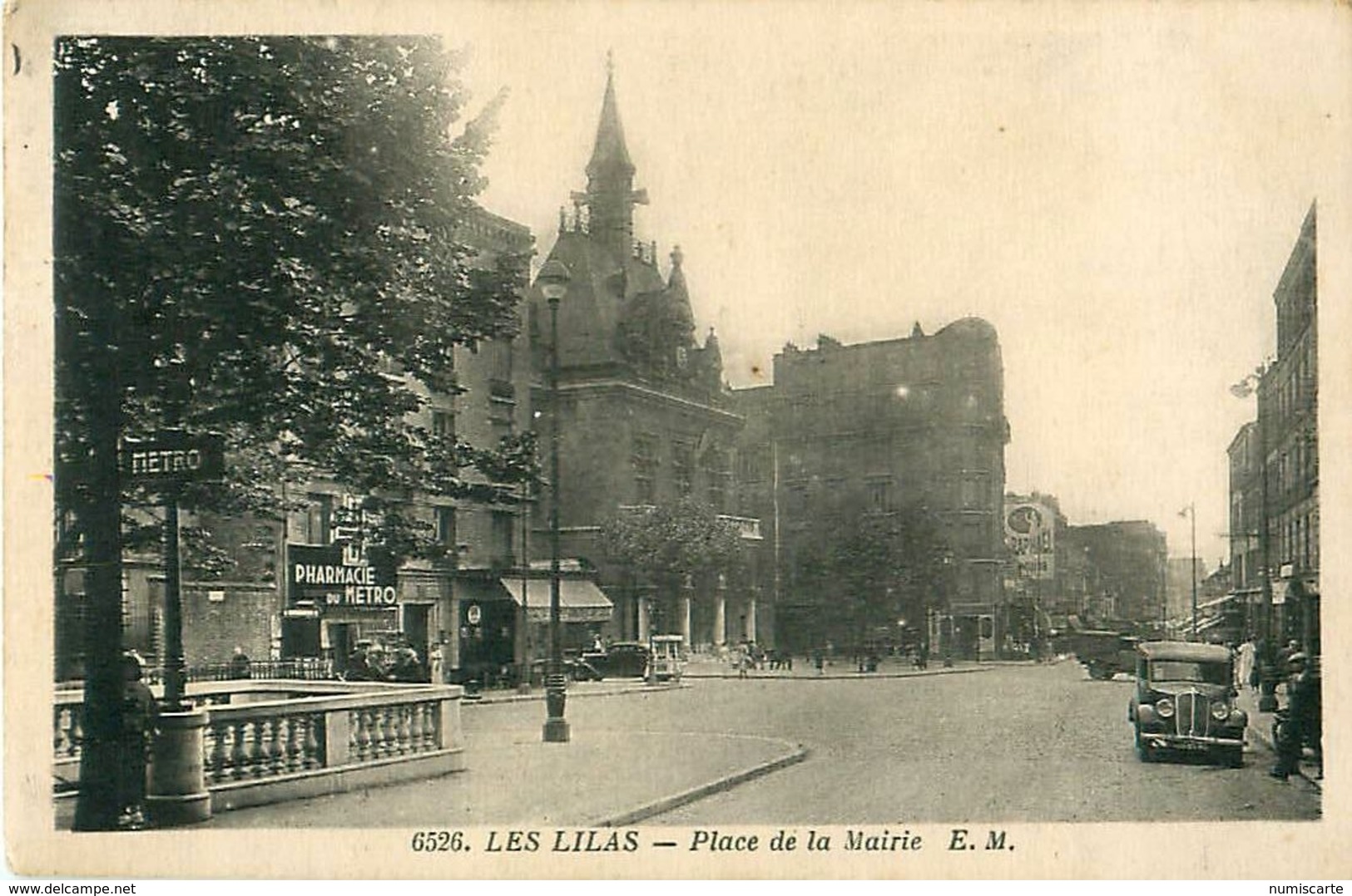 Cpa LES LILAS 93 Place De La Mairie - Terminus Métro Ligne 11, Pharmacie Du Métro - Les Lilas