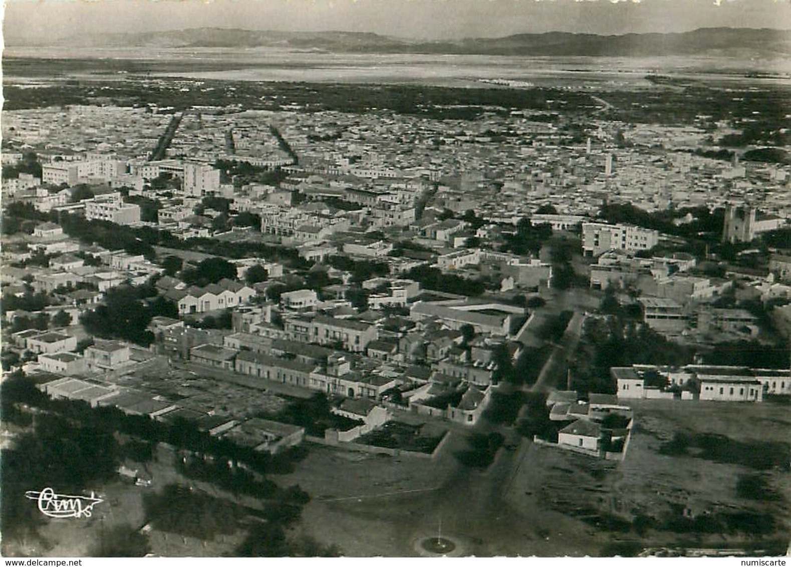 Cpsm OUJDA Vue Panoramique De La Ville Nouvelle. Au Premier Plan Le Boulevard Carnot ( Bd Zerktouni ) - Autres & Non Classés