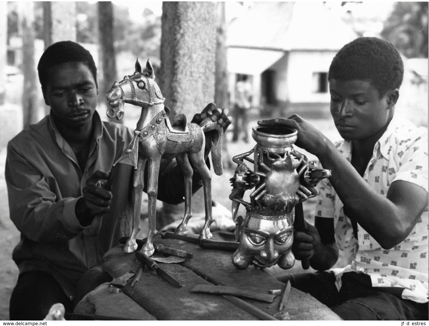 Photo Cameroun. Foumban. Travail De Bronze "à La Cire Perdue". Photo Vivant Univers 2000 - Afrique