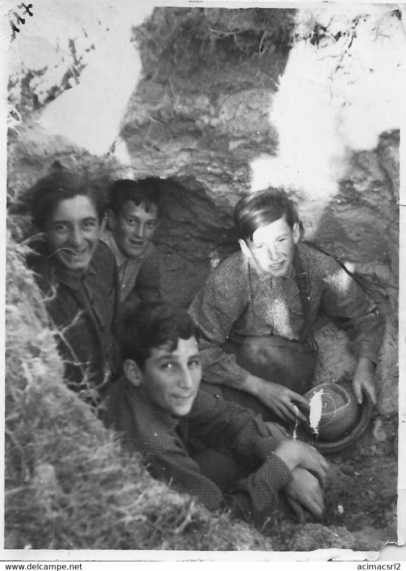 X2132 Handsome Boys Garcons Together In The Cave Caverne - Vintage Photo 8x6cm 1940' - Personnes Anonymes