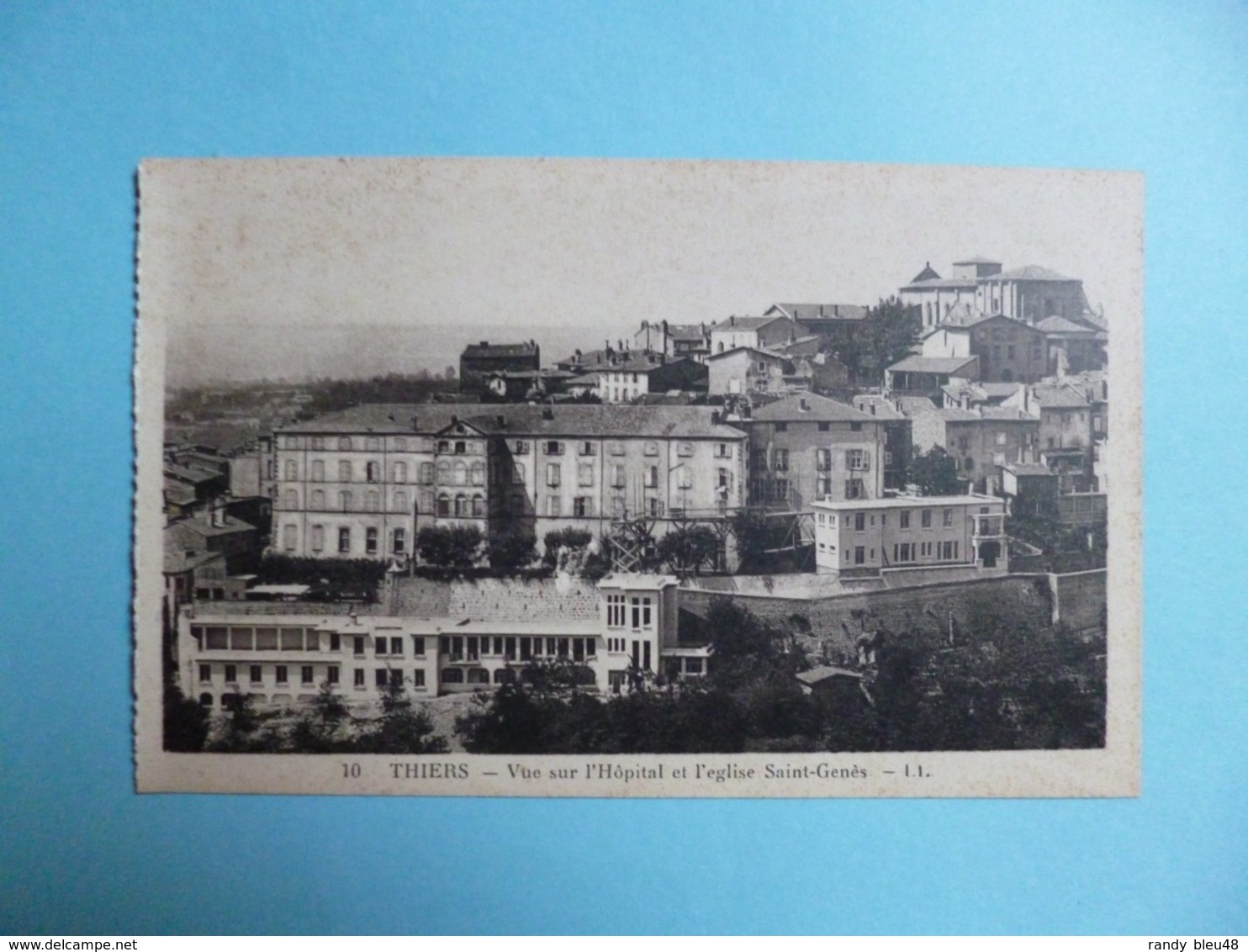 THIERS  -  63  -  Vue Sur L'hôpital Et L'Eglise Saint Genès  -  Puy De Dôme - Thiers