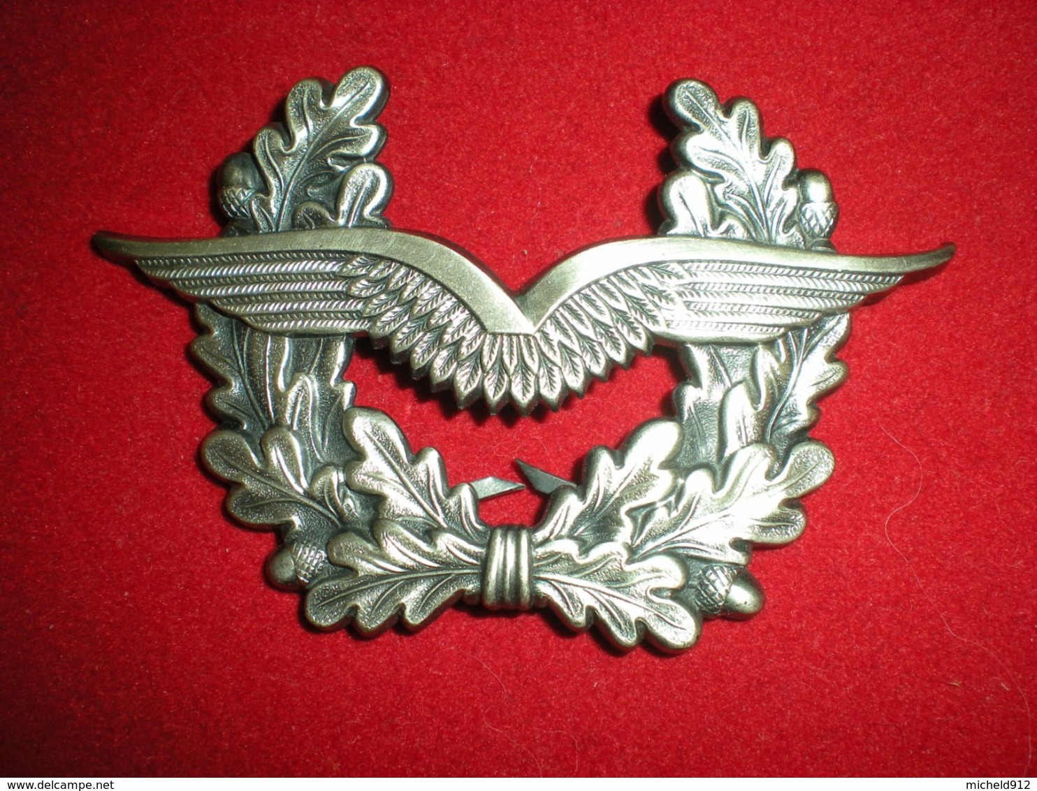 INSIGNE DE CASQUETTE DE LA LUFTWAFFE - Casques & Coiffures