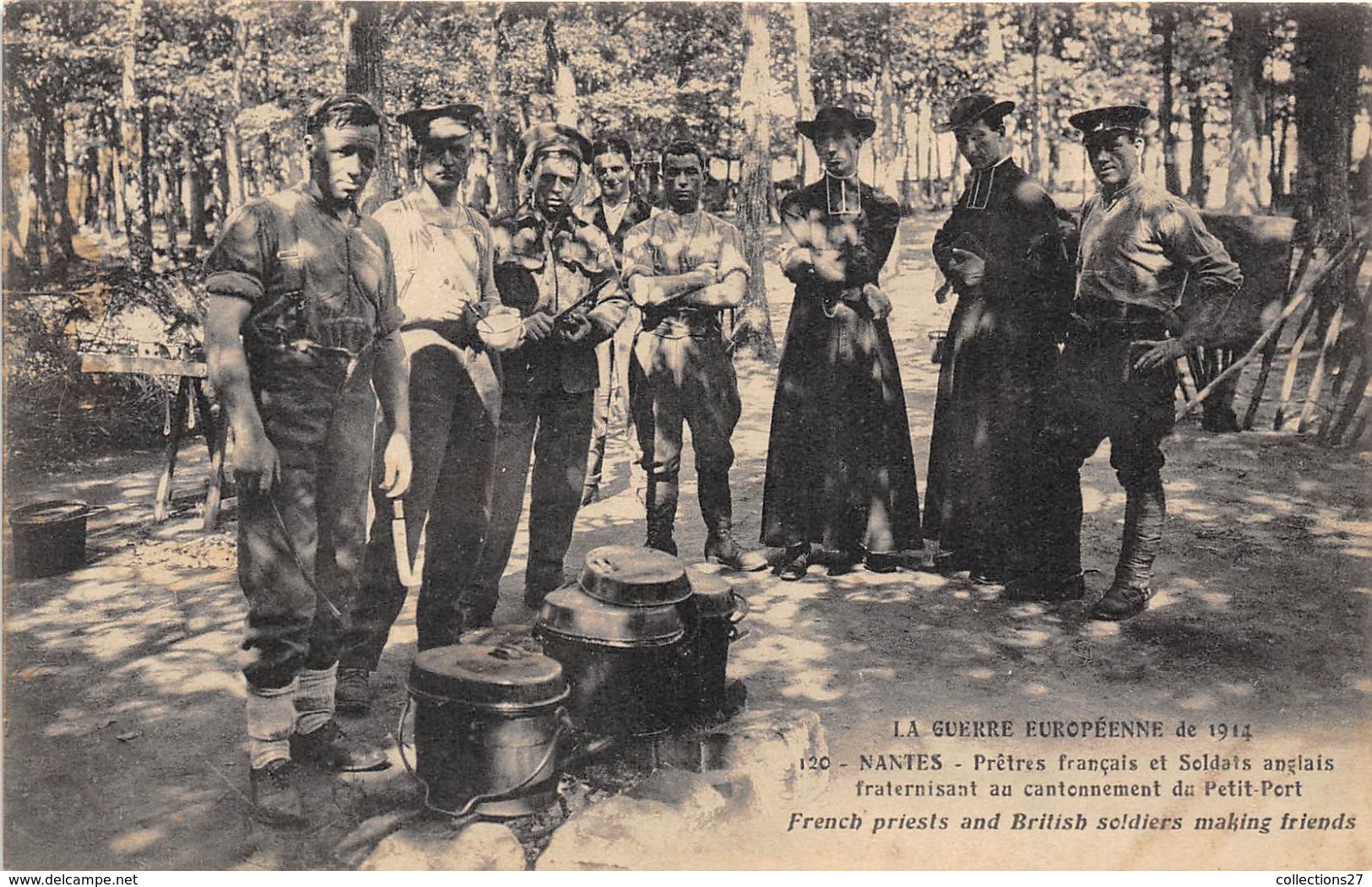 44-NANTES- GUERRE 1914-PRÊTRE FRANCAIS ET SOLDATS ANGLAIS FRATERNISANT AU CANTONNEMENT DU PETIT-PORT - Nantes