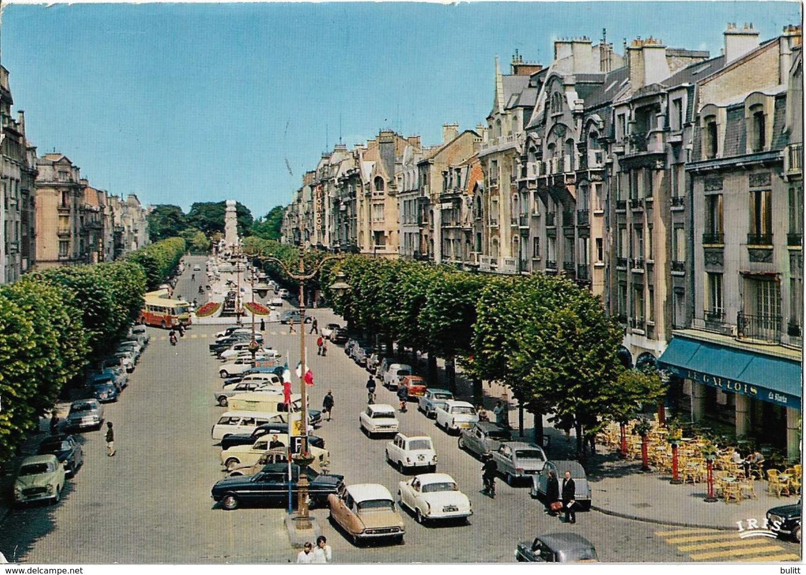 REIMS - Place Drouet D'Erlon - Voiture : Citroen DS - Ami 6 - 2CV - Simca - Peugeot 404 - 403 - Autobus - Reims