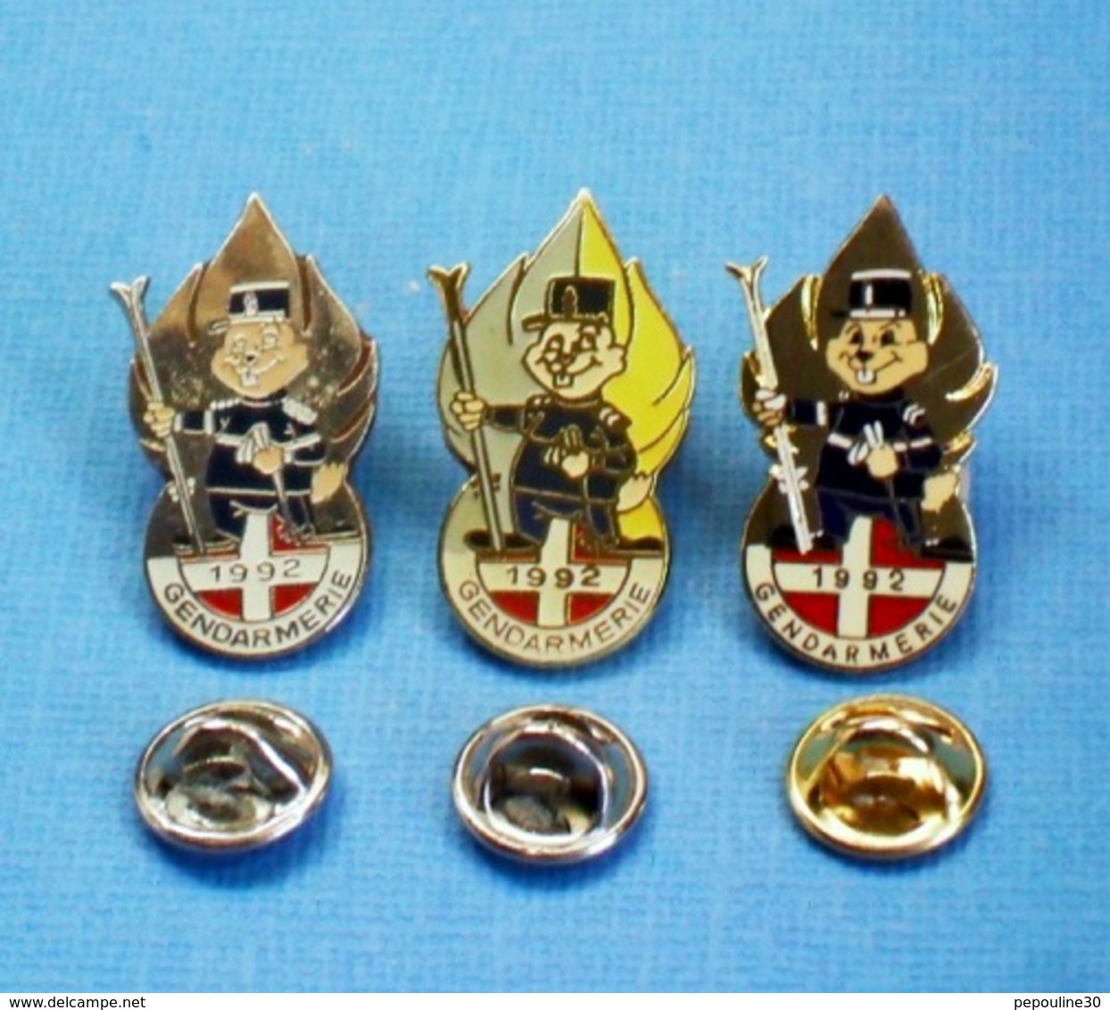 1 PIN'S //  ** JEUX OLYMPIQUES 1992 ALBERTVILLE / GENDARMERIE / OR / ARGENT / BRONZE ** . (Pin'Story)