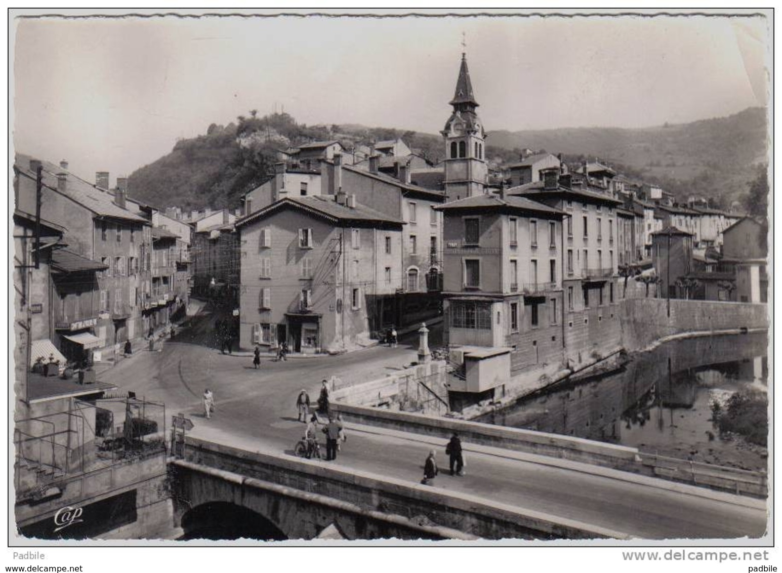 Carte Postale 01. Tenay  La Place Du Pont Trés Beau Plan - Non Classés