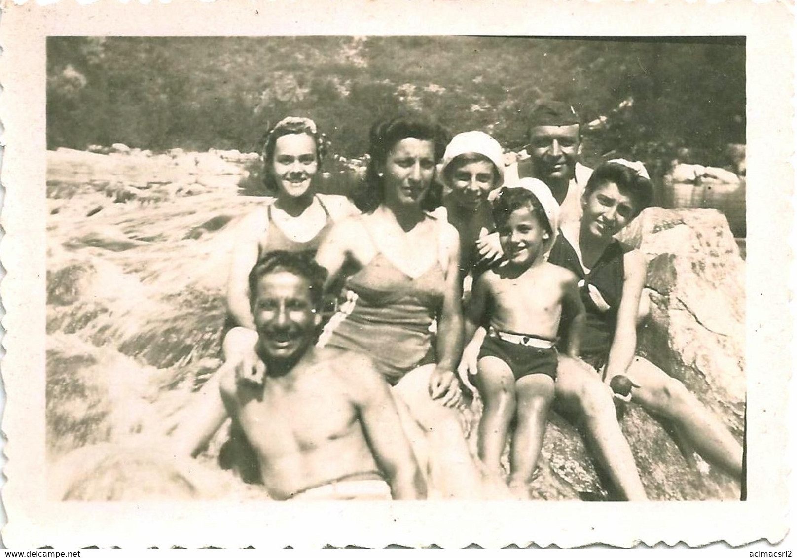 X2145 Handsome Young MAN, Pretty GIRLS & Smiling BOY In Swimsuit At The Beach - Photo Snapshot 8x6cm 1940' - Personnes Anonymes