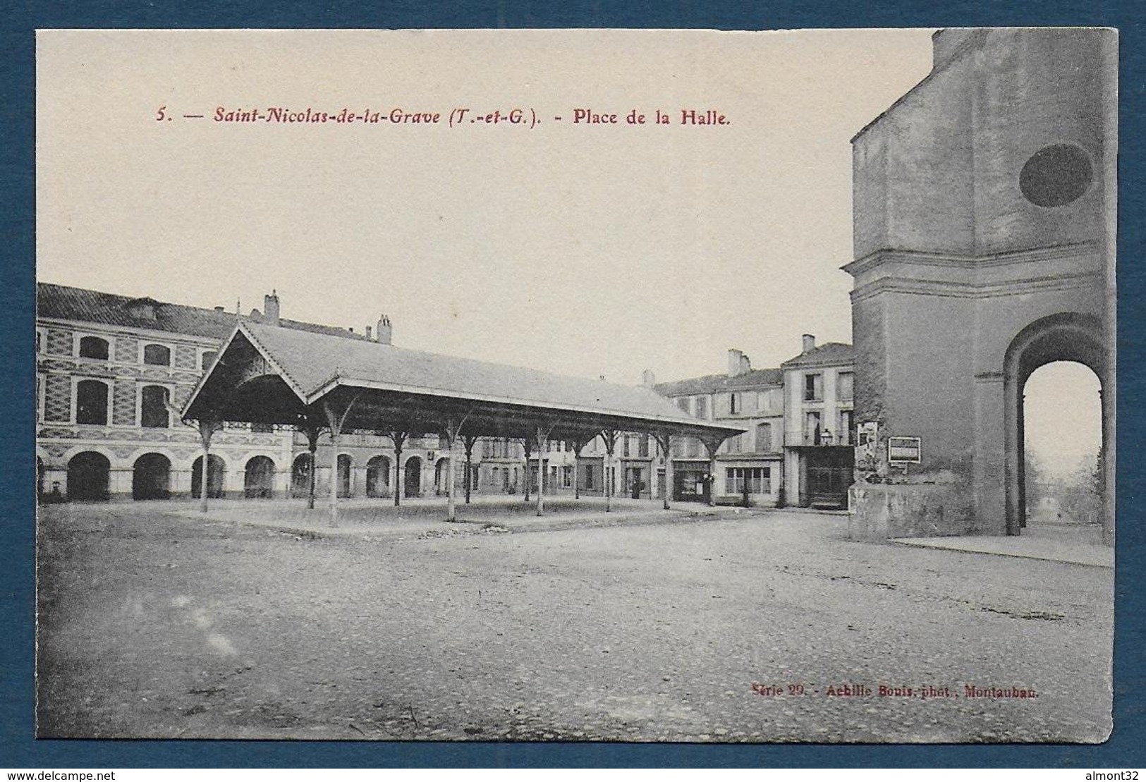 SAINT NICOLAS DE LA GRAVE - Place De La Halle - Saint Nicolas De La Grave