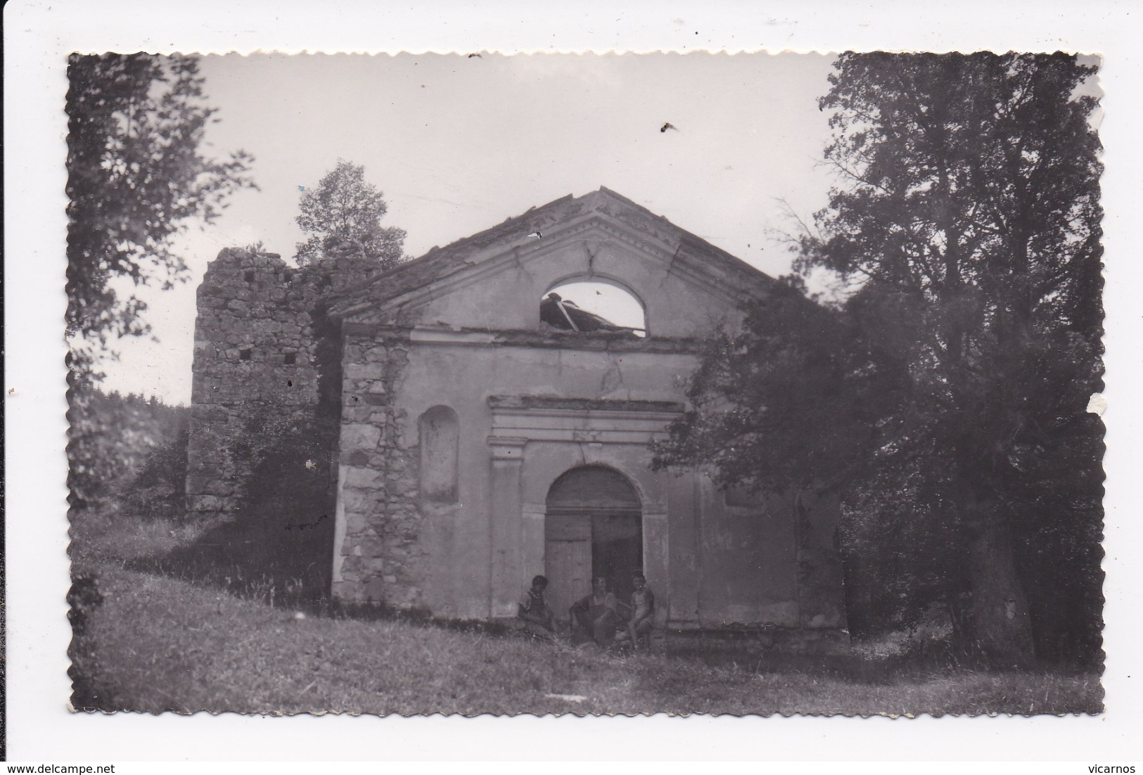 CP 04 ALLONS Chapelle Saint Martin Et Tour Des Templiers  ( Petite Animation) - Autres & Non Classés