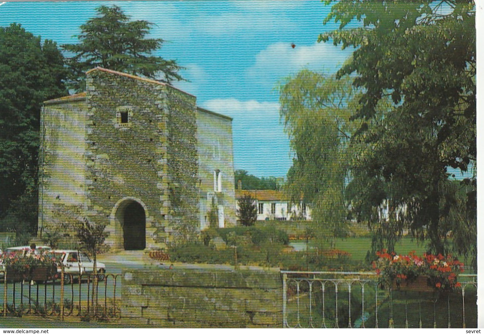 LES HERBIERS. -  Le Château Et La Tour - Les Herbiers