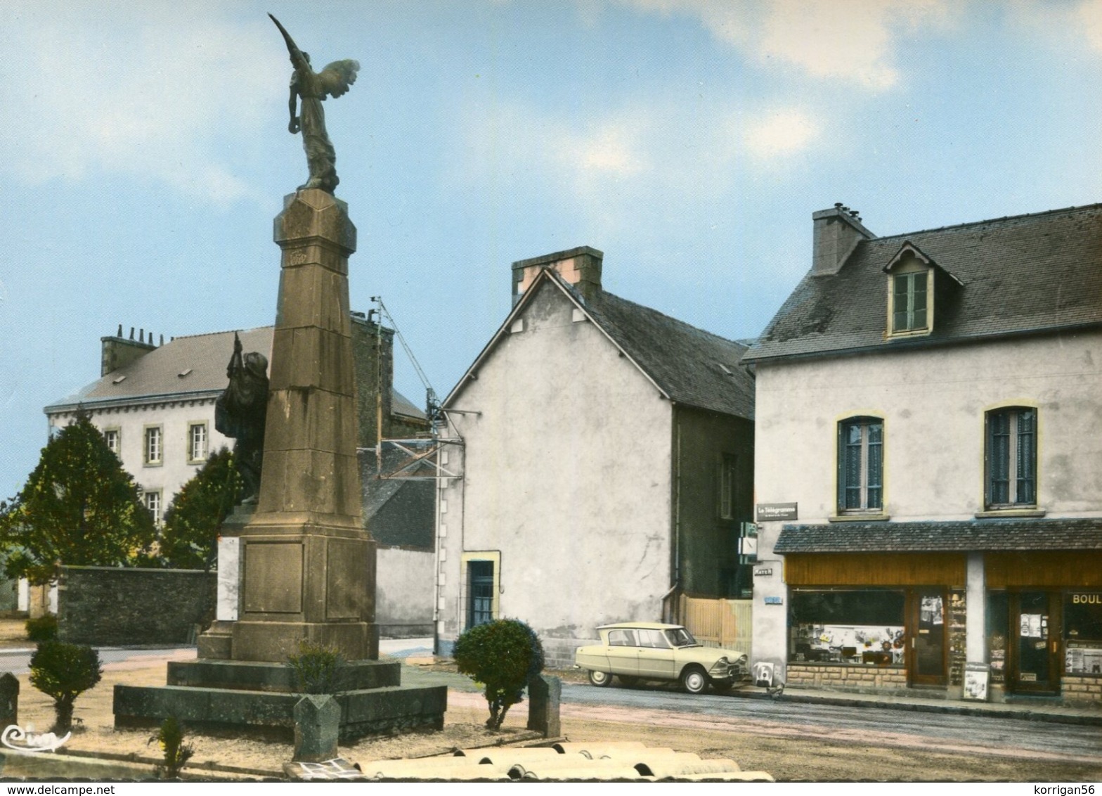 PLONEVEZ DU FAOU  *** ENV DE BRASPARTS ***  MONUMENT AUX MORTS  *** CITROEN AMI 6 *** - Autres & Non Classés