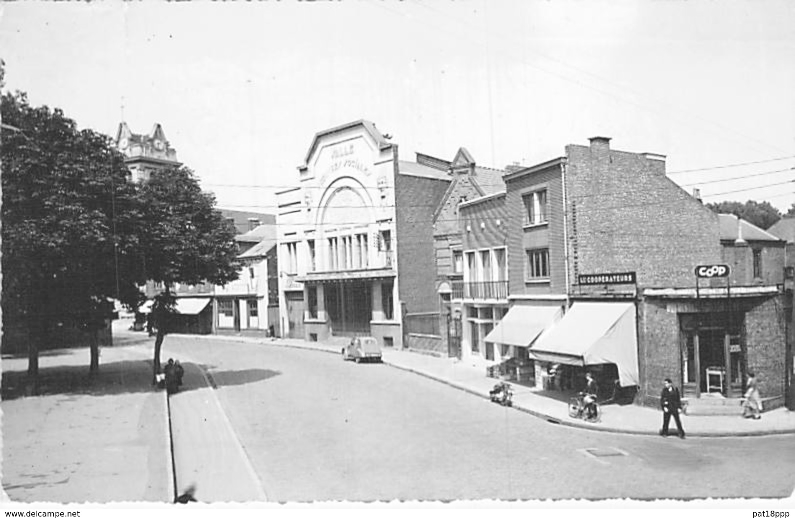 62 - BILLY MONTIGNY Place De La Mairie ( Salle Des Fêtes / Magasin COOP ) CPSM Dentelée N/B Format CPA - Pas De Calais - Altri & Non Classificati