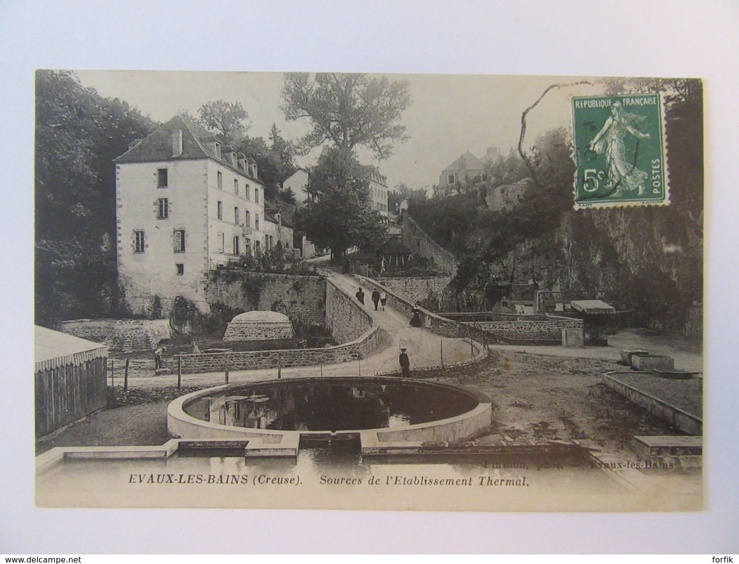 Evaux-Les-Bains (Creuse) - Sources De L'Etablissement Thermal - Carte Animée, Circulée En 1911 - Evaux Les Bains