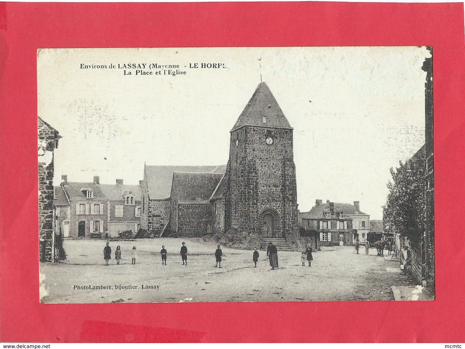 CPA  Abîmée -  Environs De Lassay  - (Mayenne) - Le Horps - La Place Et L'église - Le Horps