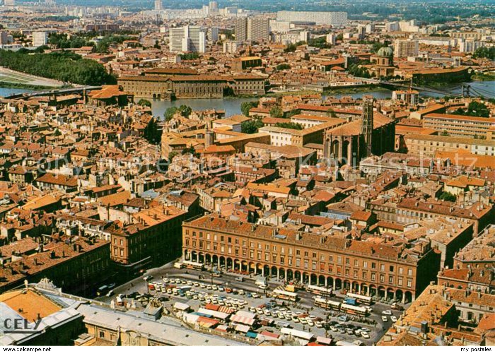 13531767 Toulouse_Haute-Garonne Arcades De La Place Du Capitole Les Jacobins La - Otros & Sin Clasificación