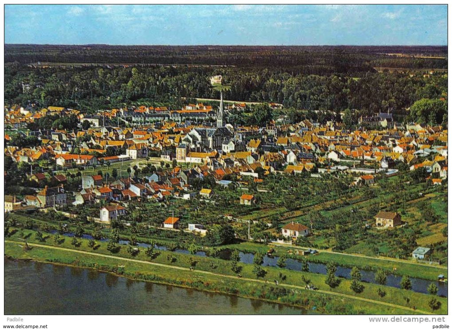 Carte Postale 45. Briare Vue D'avion Trés Beau Plan - Briare