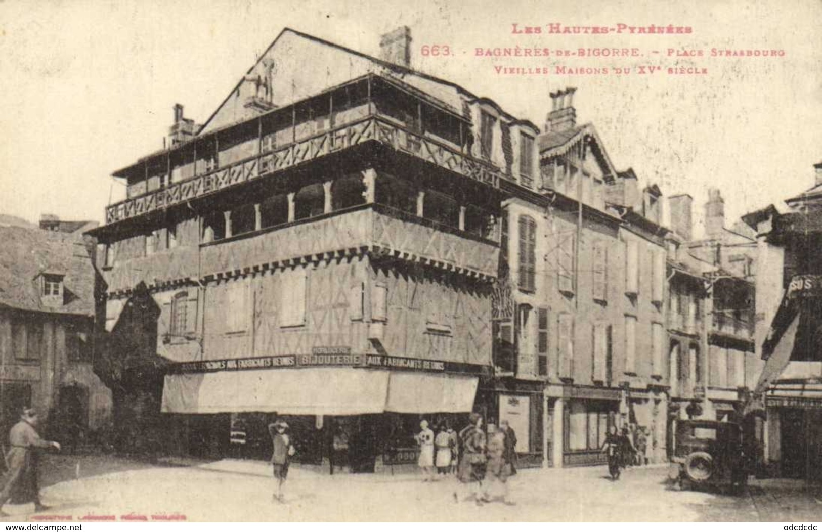 Bagnères De Bigorre Place Strasbiurg Vieilles Maisons Du XVe Commerces Bijouterie Voiture Labouche  RV - Bagneres De Bigorre