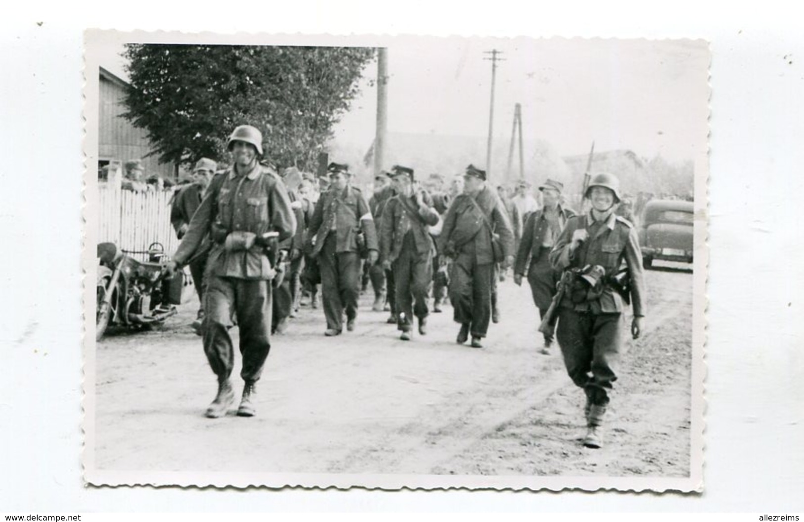 Photo Originale  Format : 117*86 Mm  Militaires Soldats Allemands Et Prisonniers   A VOIR  !!! - War, Military