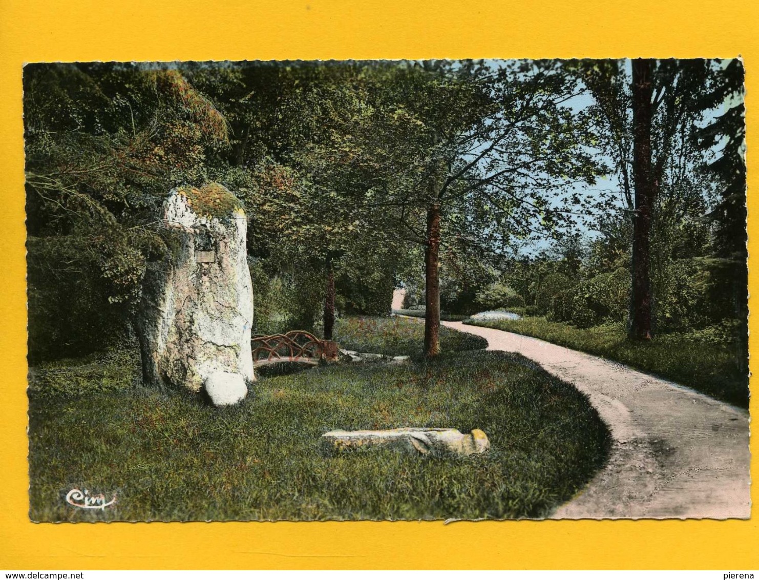 49CH1 - CHOLET - Jardin Du Mail - Le Menhir - Cholet