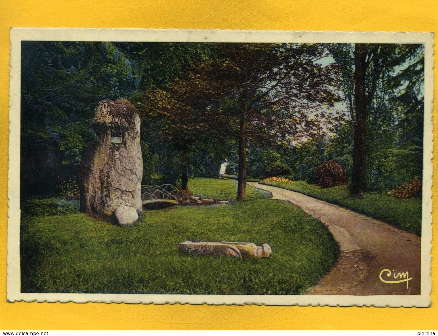 49Ch39 - CHOLET - Jardin Du Mail - Menhir - Cholet