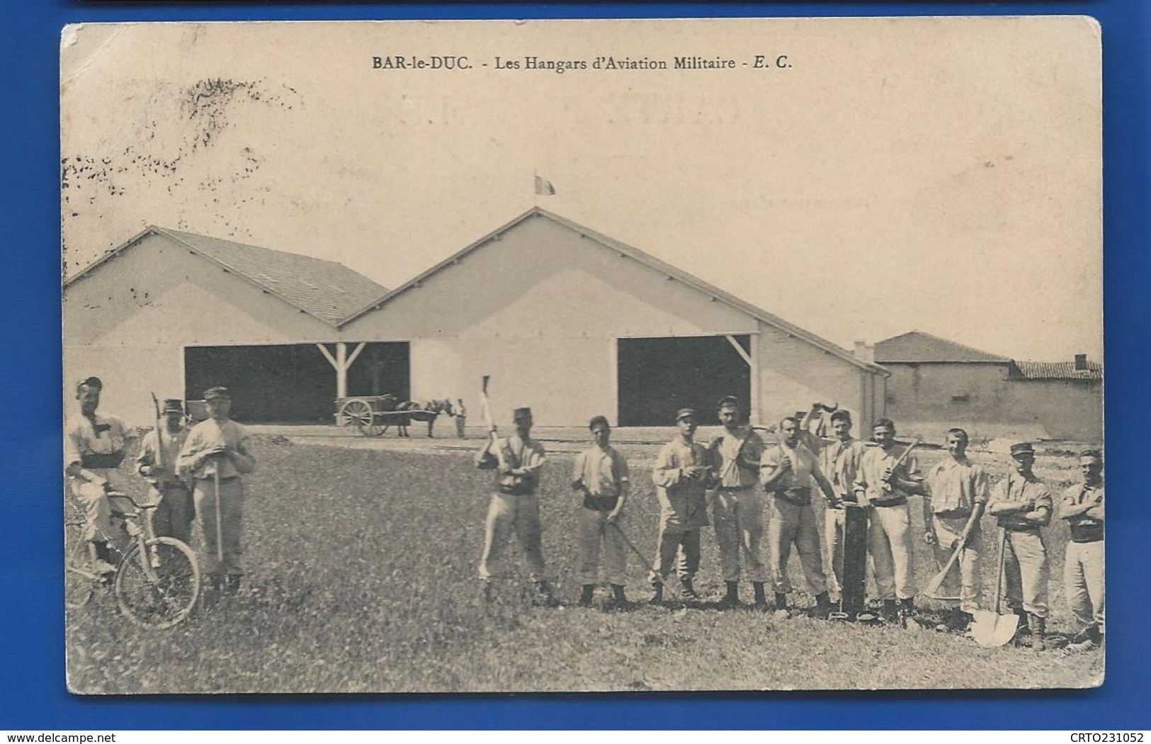 BAR-LE-DUC   Les Hangarsd'Aviation Militaire   Animées    écrite En 1912 - Bar Le Duc