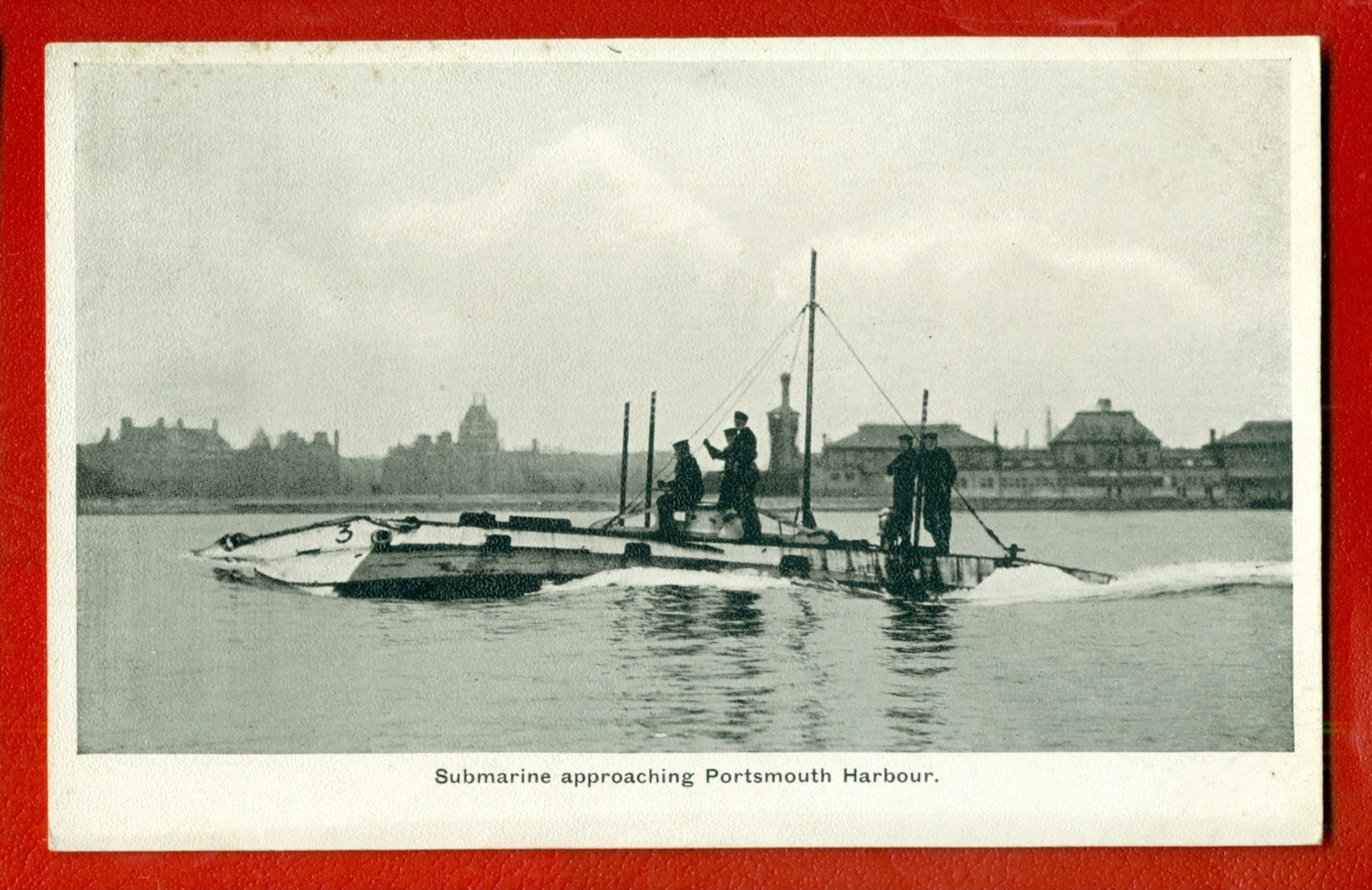 1422 ENGLAND SUBMARINE '' HARBOUR '' VINTAGE POSTCARD - Krieg