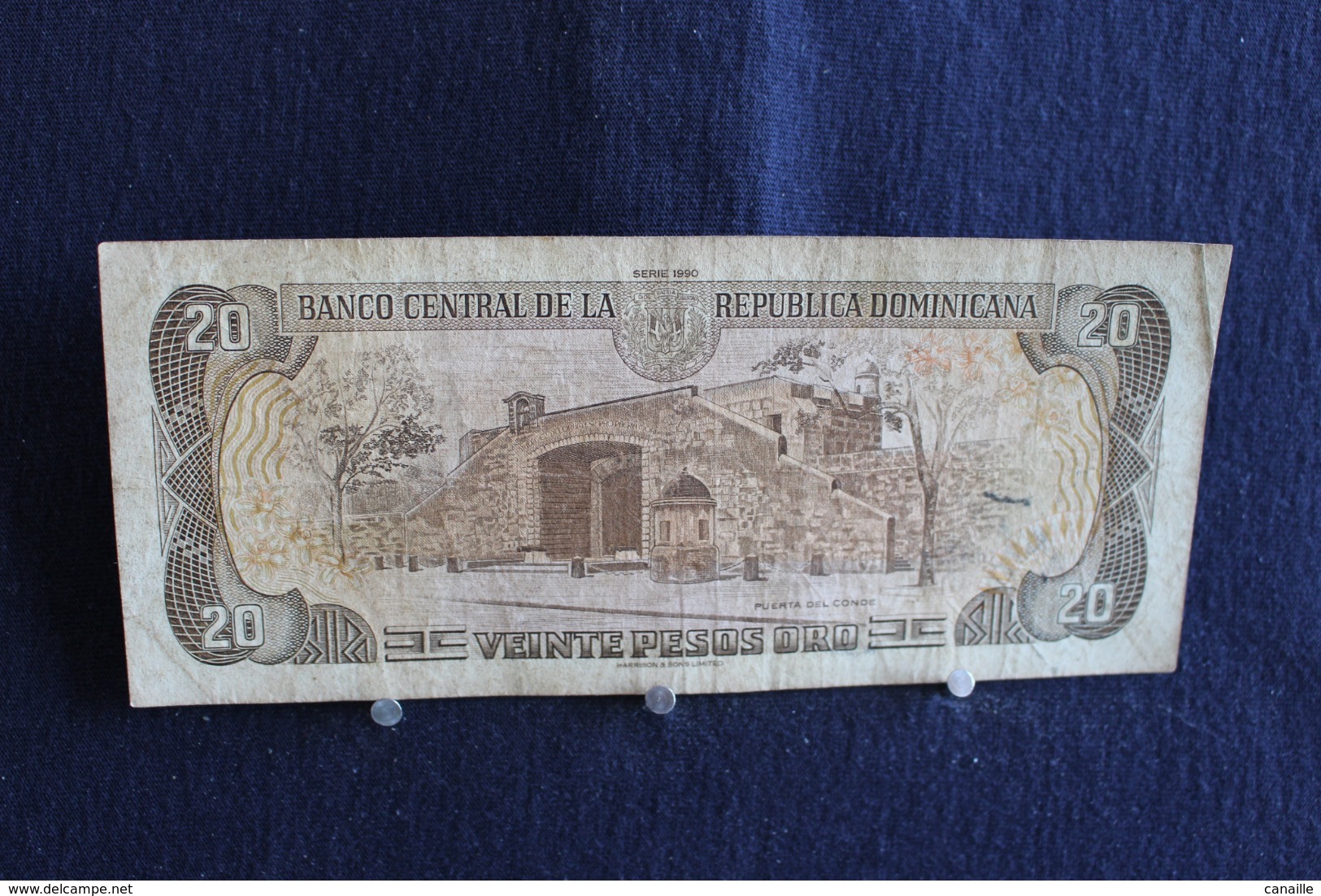 71 /  Dominicaine - Banco Central De La Republica Dominicana - Veinte  Pesos Oro 20 - Serie 1990 /  N° E 882045 V - Repubblica Dominicana