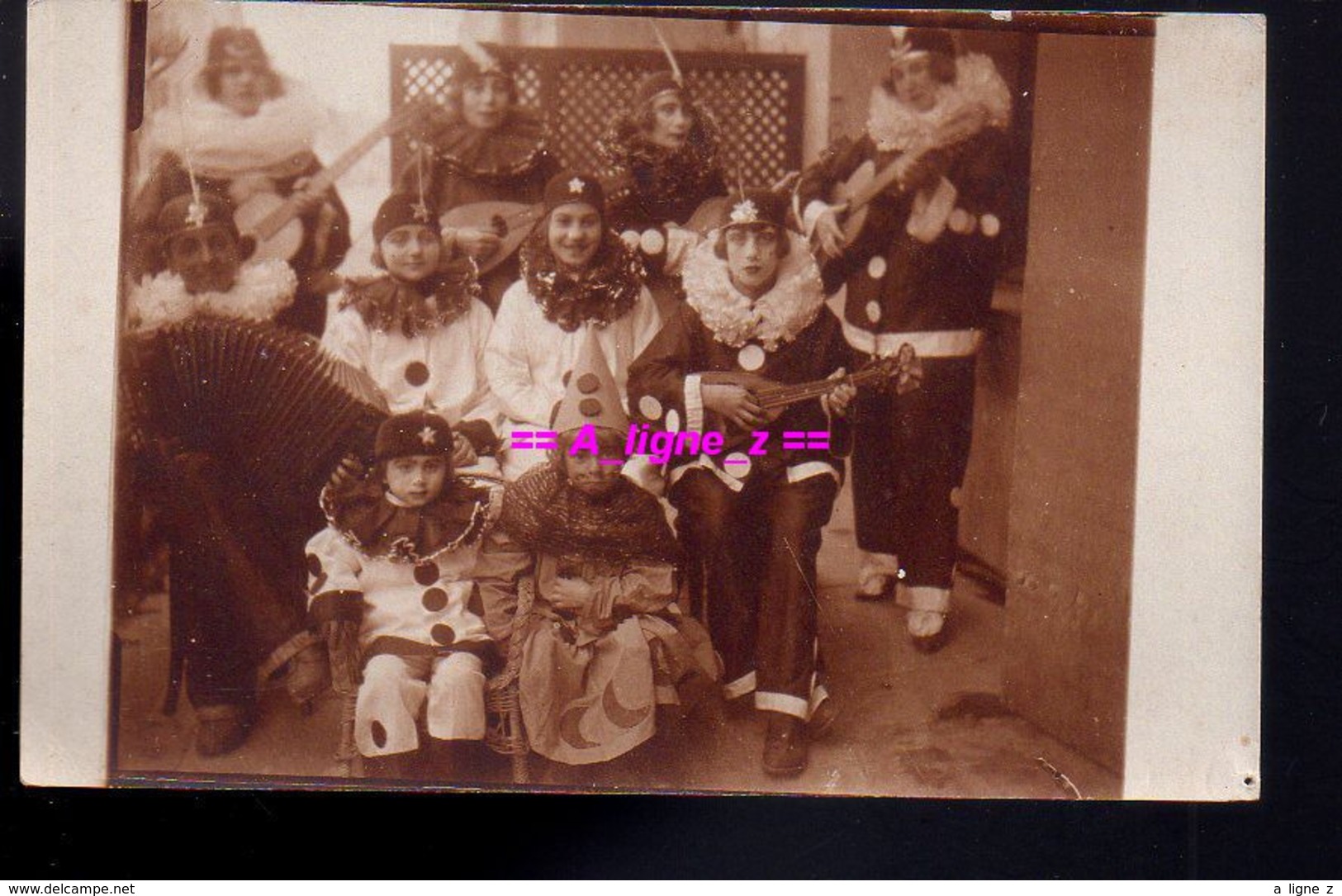 REF 435 : CPA Carte Photo Suisse Geneve CAROUGE Terrasse D'un Restaurant Groupe Musiciens Pierrot Cirque - Carouge