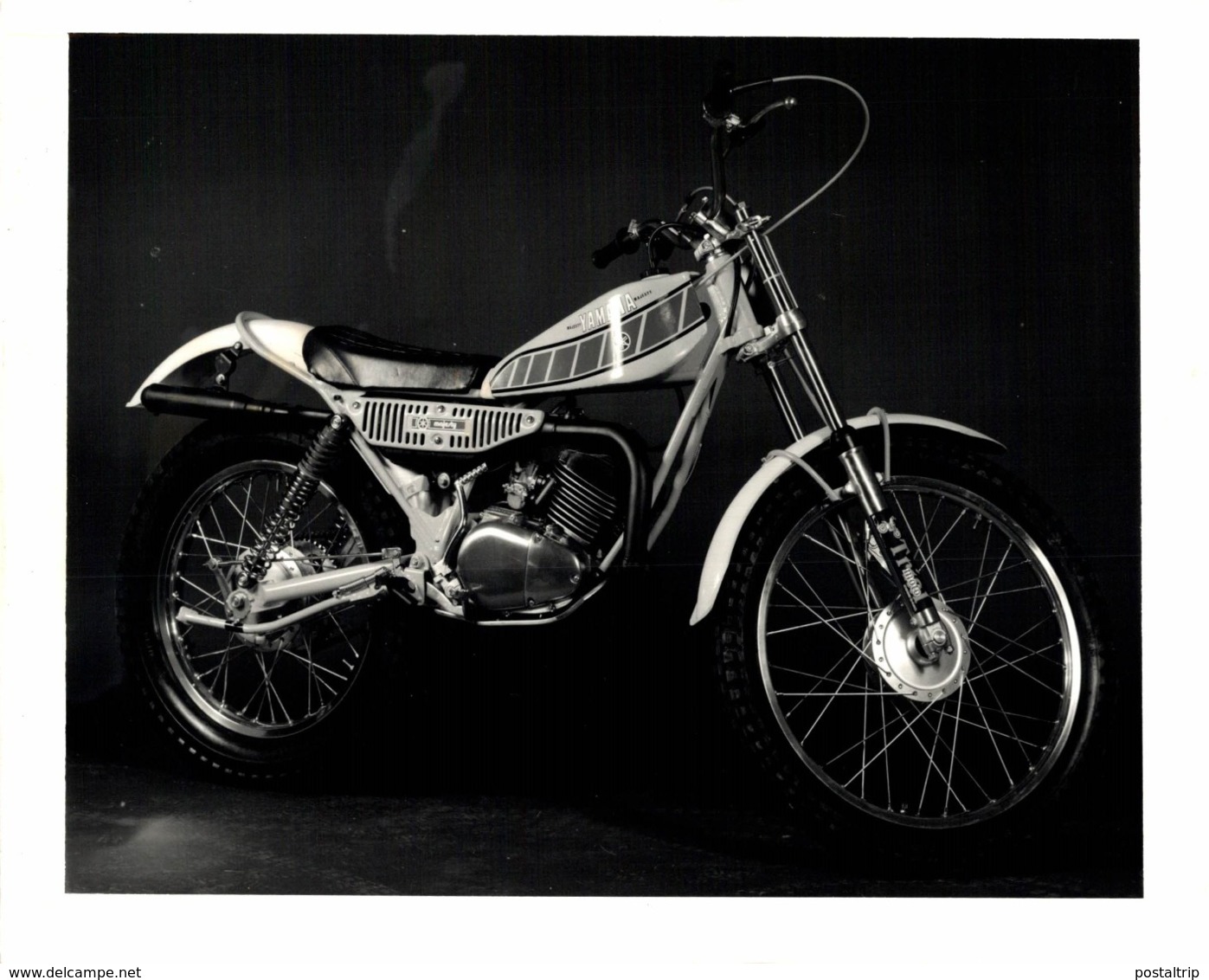 YAMAHA  +-20cm X 13cm  Moto MOTOCROSS MOTORCYCLE Douglas J Jackson Archive Of Motorcycles - Andere & Zonder Classificatie