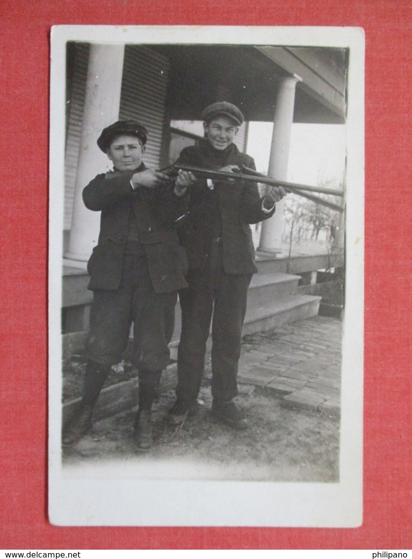 RPPC Young Boys With Shotguns >  Ref 3669 - Jacht