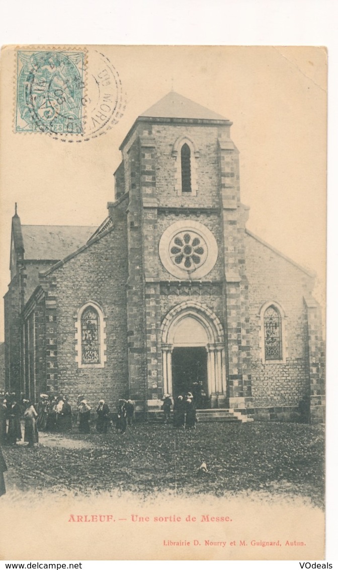 CPA - France - (58) Nièvre - Arleuf - Une Sortie De Messe - Autres & Non Classés