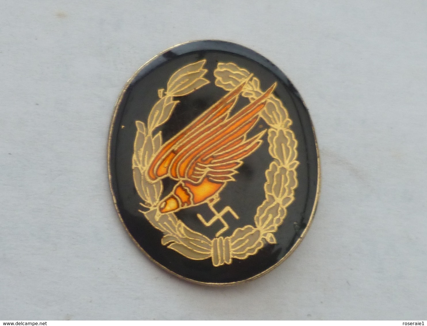 Pin's INSIGNE AIGLE ALLEMAND, CROIX GAMMEE - Militaria