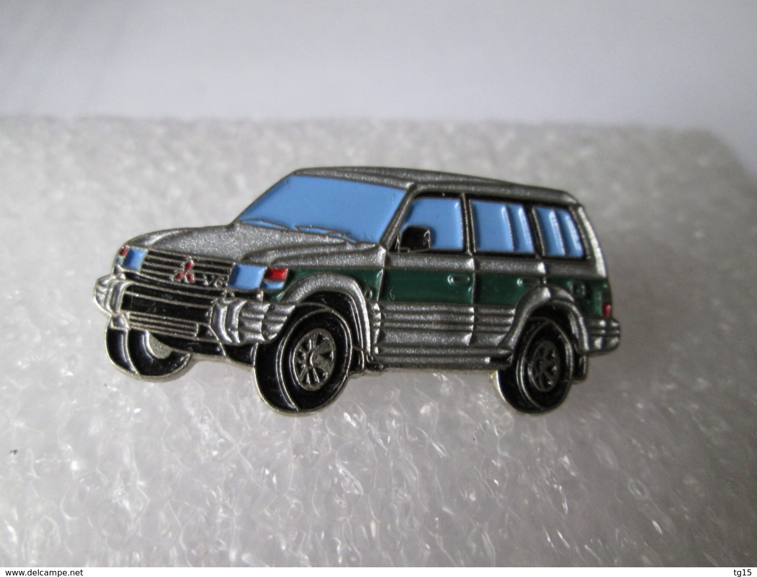 PIN'S      MITSUBISHI  PAJERO - Mitsubishi