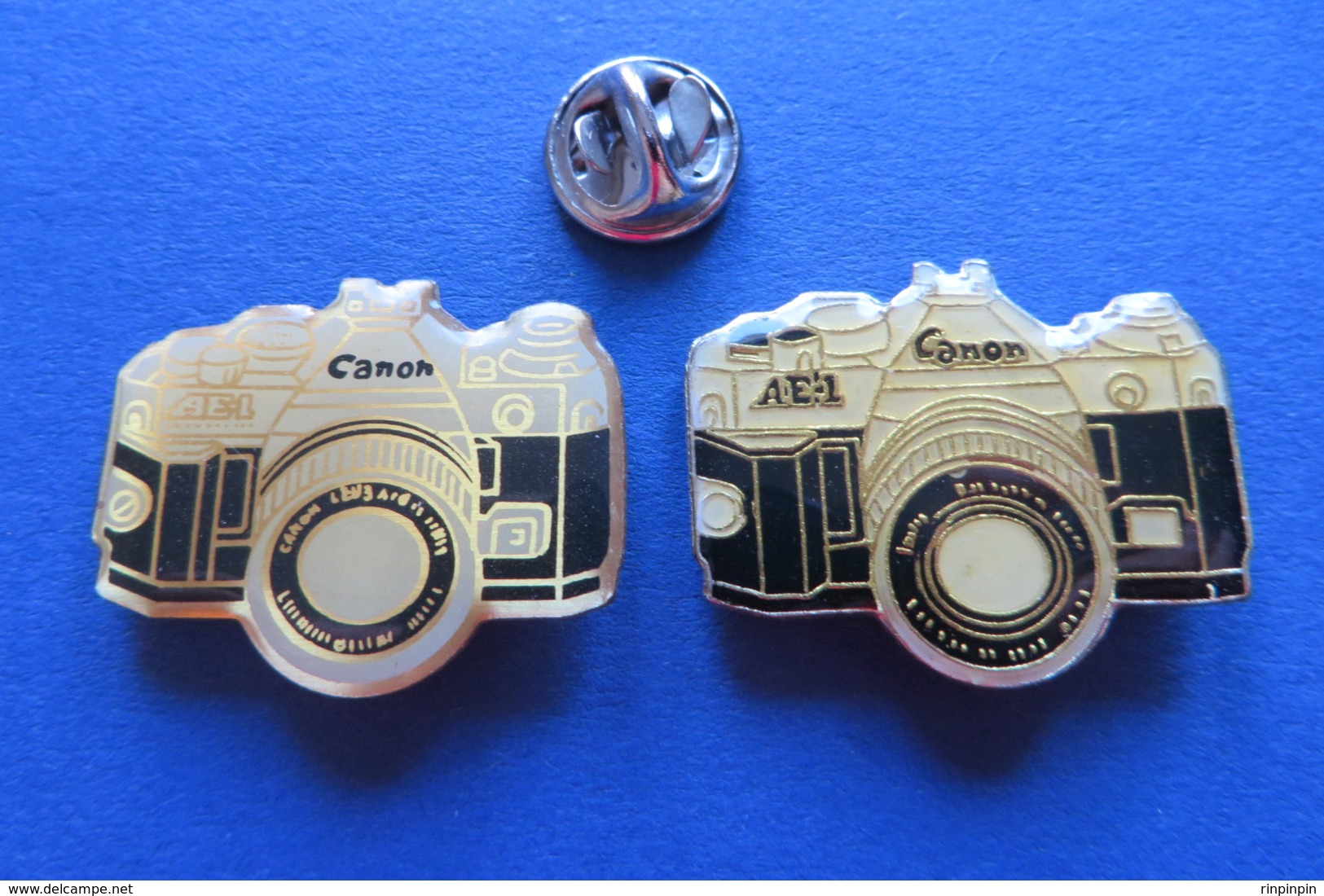 2 Pin's,CANON AE1,photo Appareille,Foto - Photographie