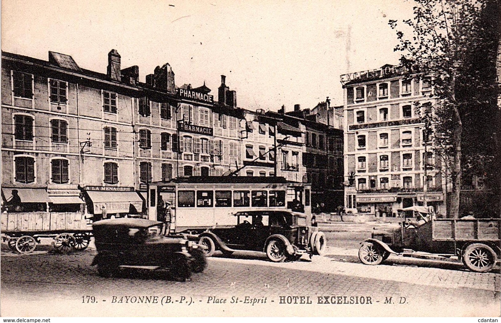 BAYONNE - Place St. Esprit - Hotel Exelsior. - Bayonne