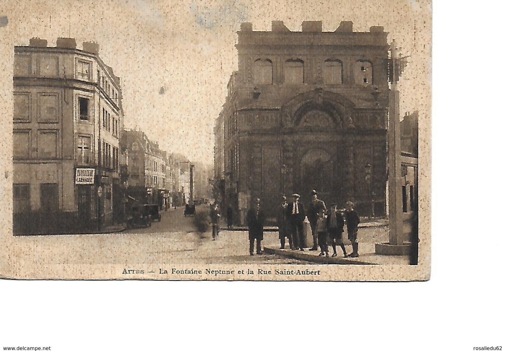 62 ARRAS Cpa La Fontaine Neptune Et La Rue Saint Aubert - Arras