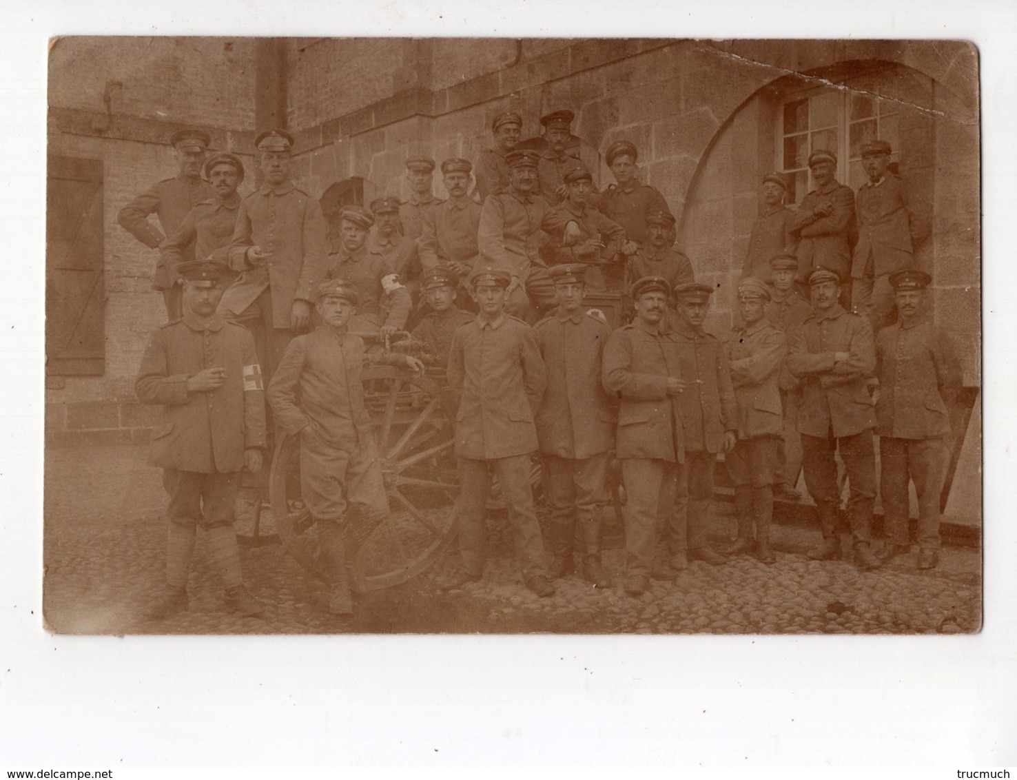 205 - MILITARIA - Soldats Allemands  *croix Rouge* - Guerre 1914-18